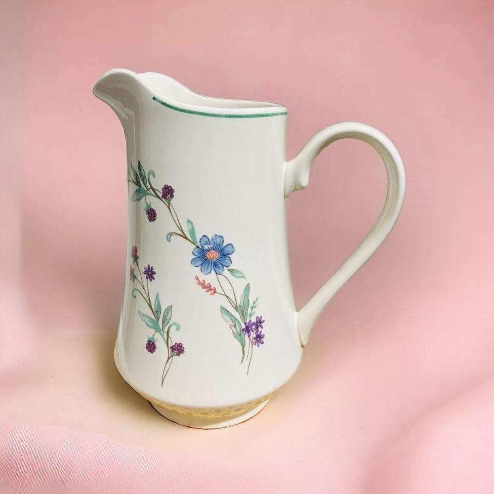 Oneida ‘Ava’ Floral Pattern China Pitcher 48oz